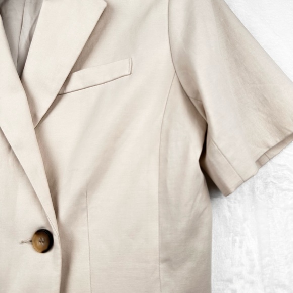 Dynamite V-Neck Kelsey Short Sleeve Cropped Blazer Rainy Day Beige XS - Picture 6 of 10